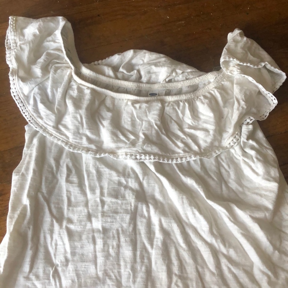 🟣Old Navy ruffle shoulder top